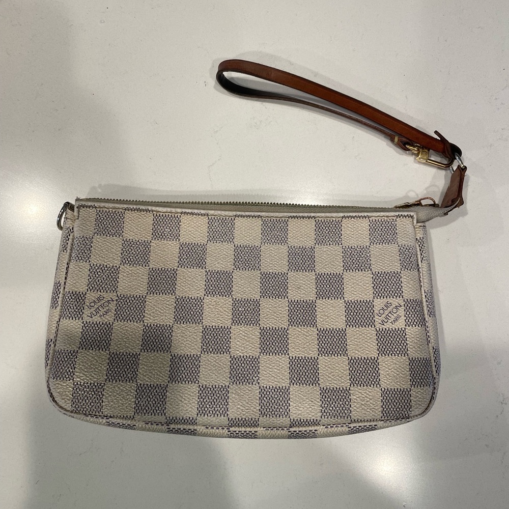 Louis Vuitton Pouchette
